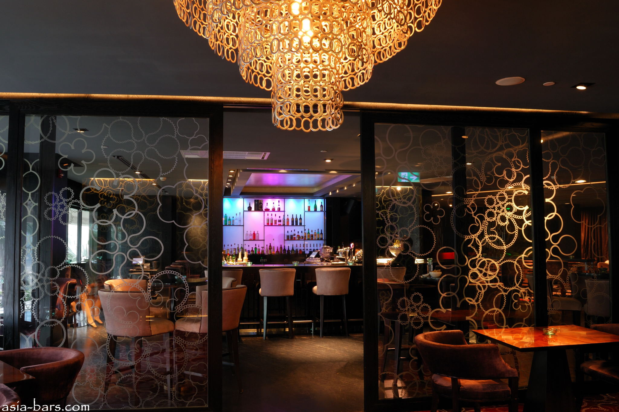 MO Bar glamour and sophistication in bar & lounge at Mandarin Oriental