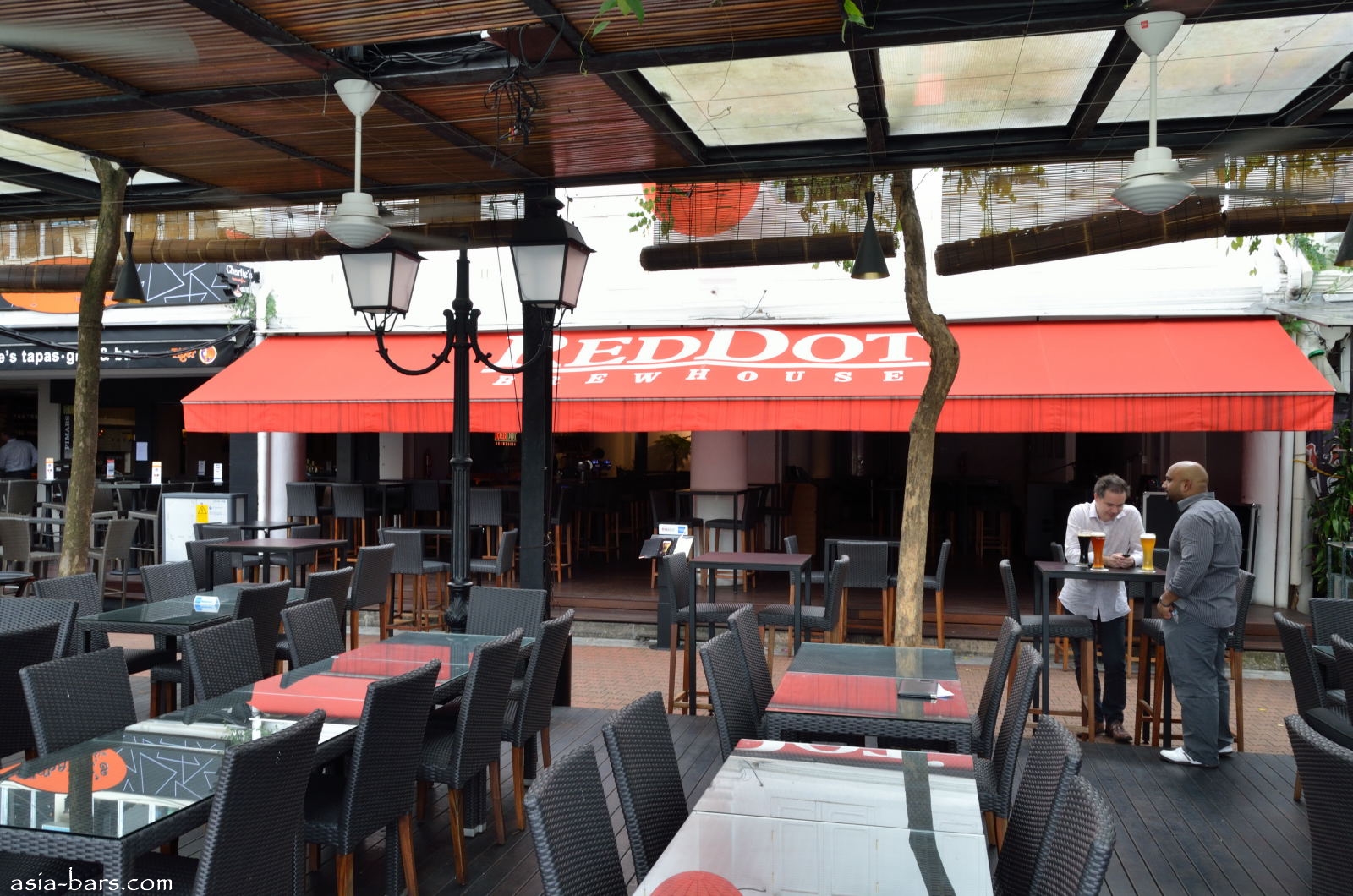 RedDot Brewhouse Boat Quay fresh microbrewery beer & great food on