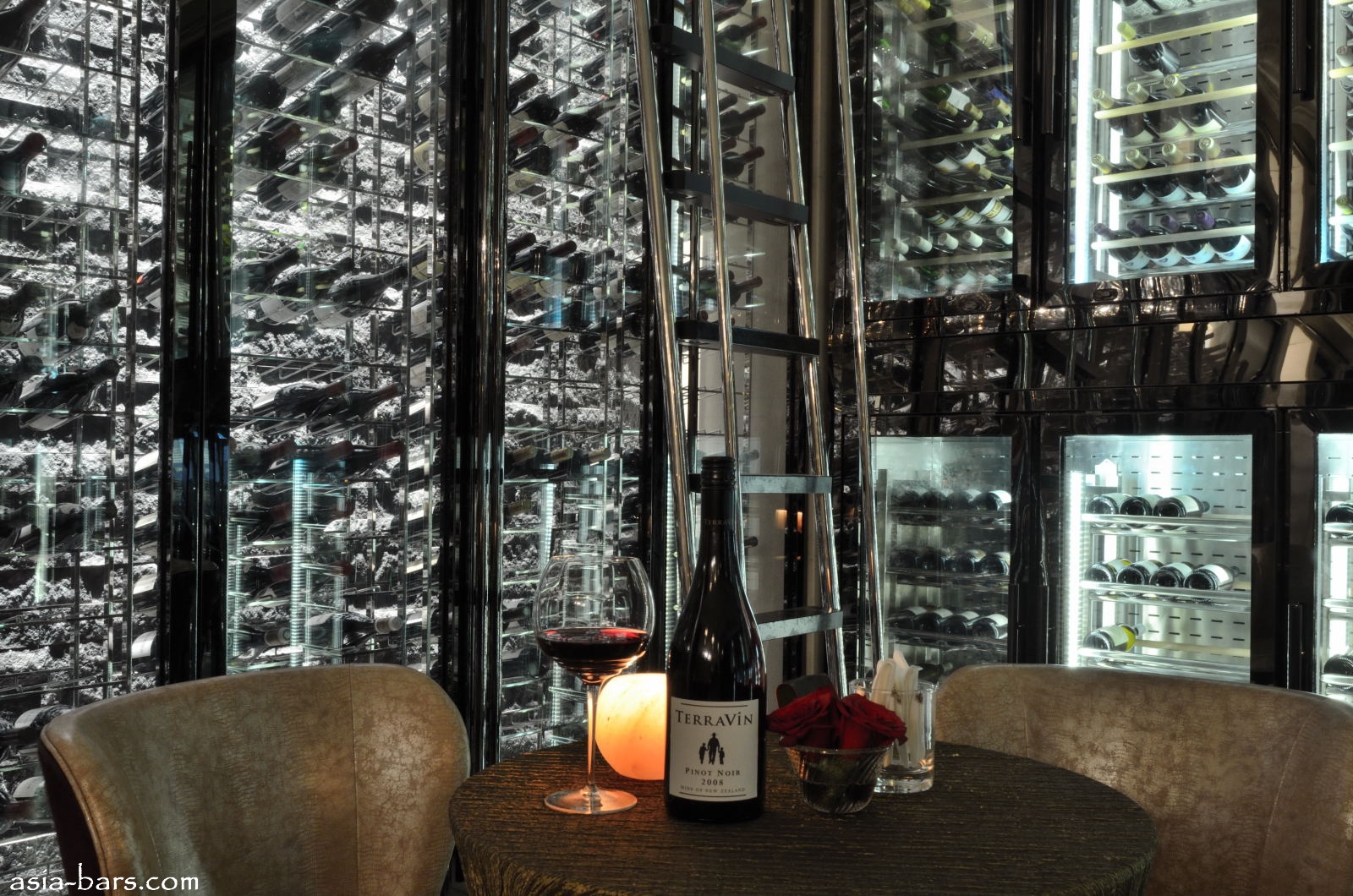 DECANTER luxurious wine bar at The St Regis Singapore Asia Bars
