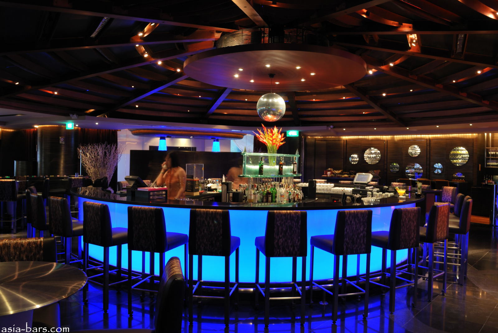 BarSu elegant lounge bar offers sophisticated nightlife option