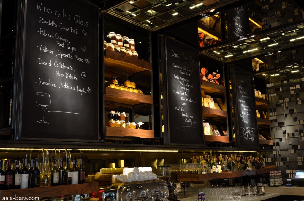 Jojo wine bar @ st regis bangkok