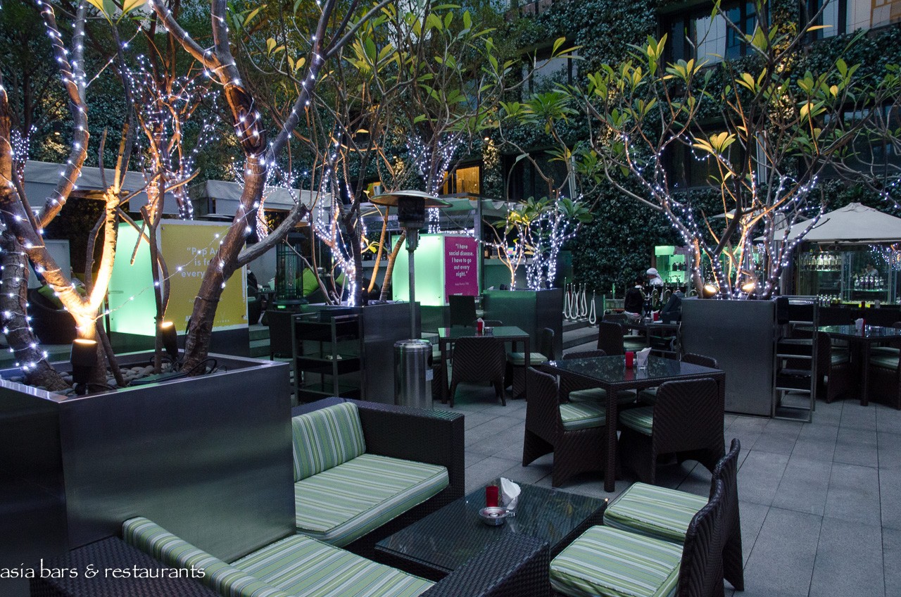 Vibes openair lounge bar at The