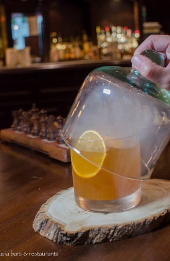 raffles bar & billiard room