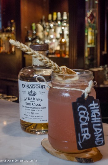 raffles bar & billiard room