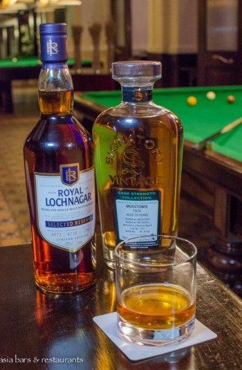 raffles bar & billiard room