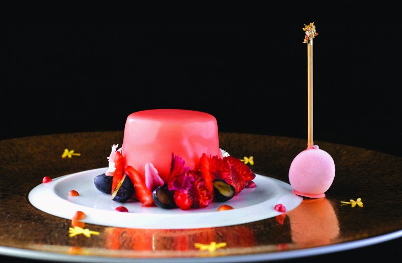 Lightness of cheesecake with vanilla from Tahiti, coloured fruit