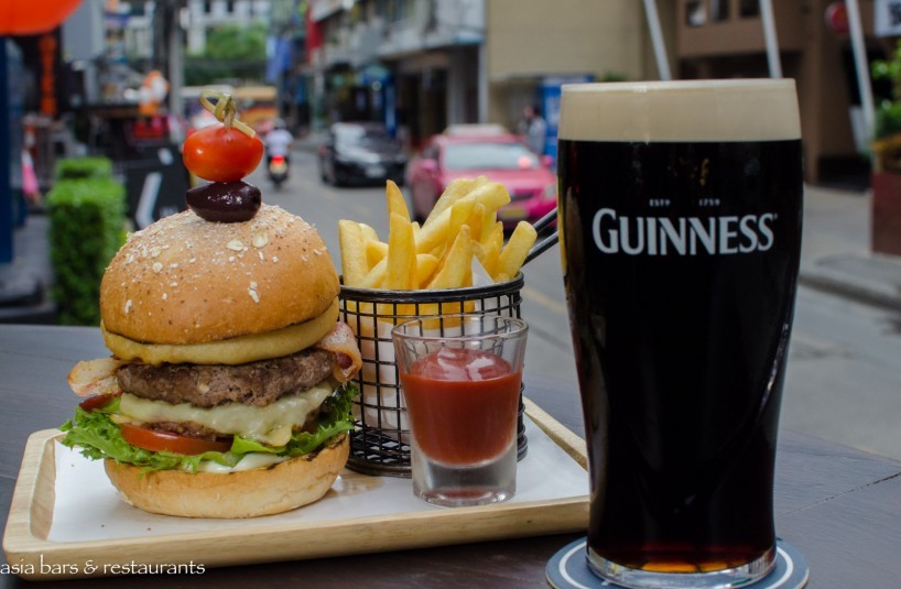 The Drunken Leprechaun - Irish Pub in Bangkok